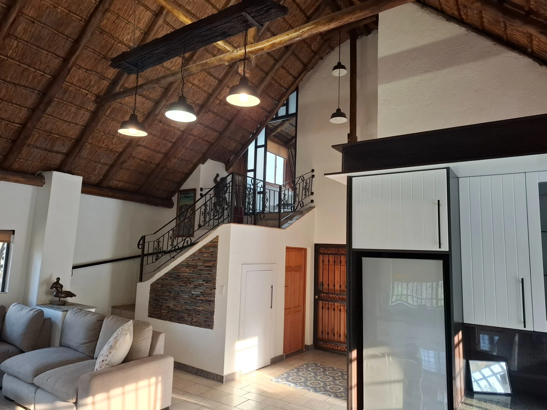 To let, 2 bedroom, 2 bathroom cottage, furnished, underfloor