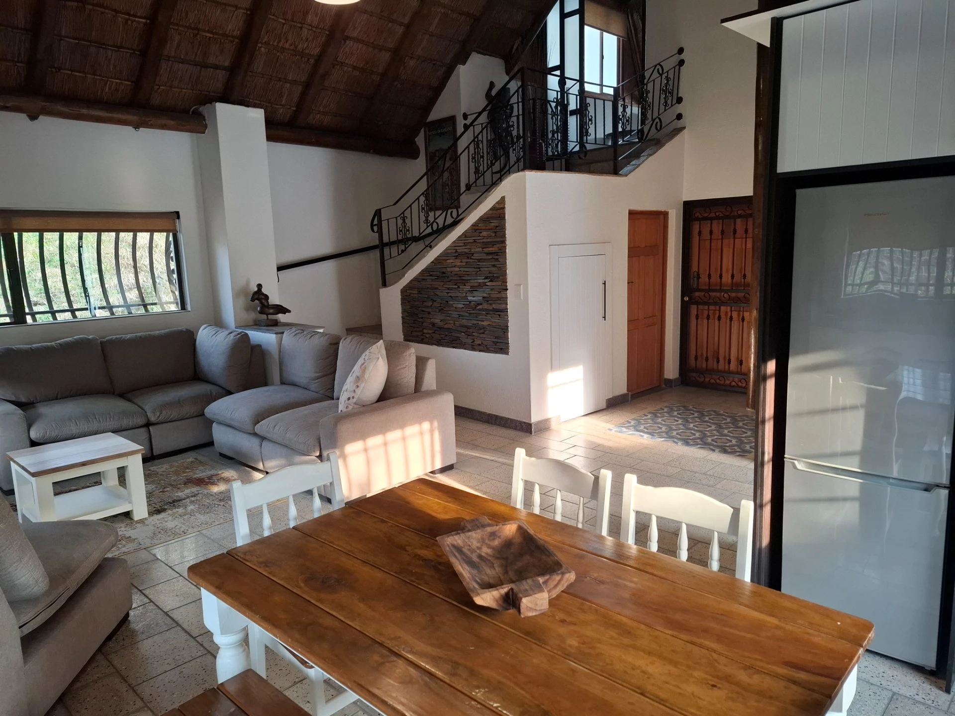 To let, 2 bedroom, 2 bathroom cottage, furnished, underfloor