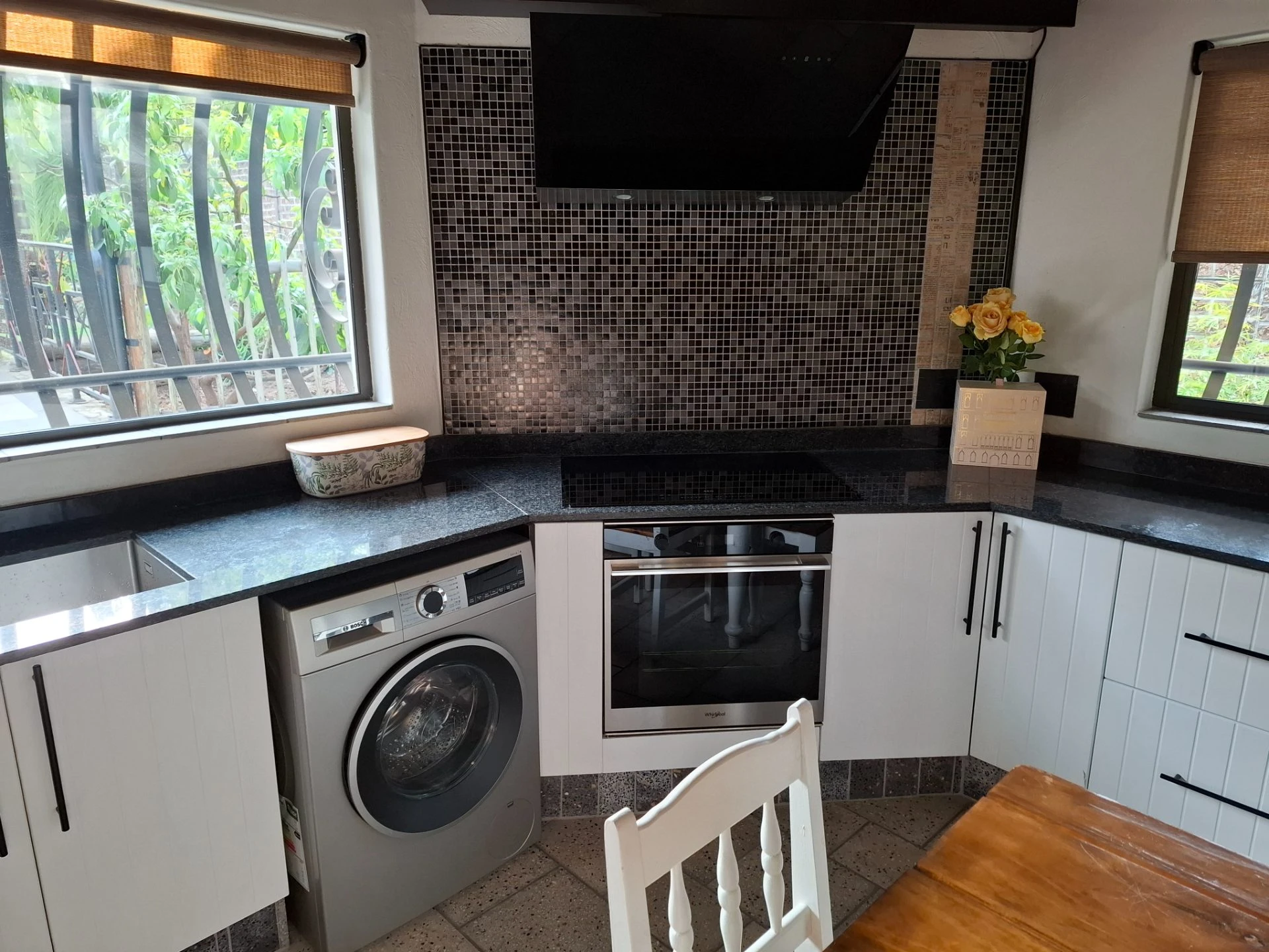 To let, 2 bedroom, 2 bathroom cottage, furnished, underfloor